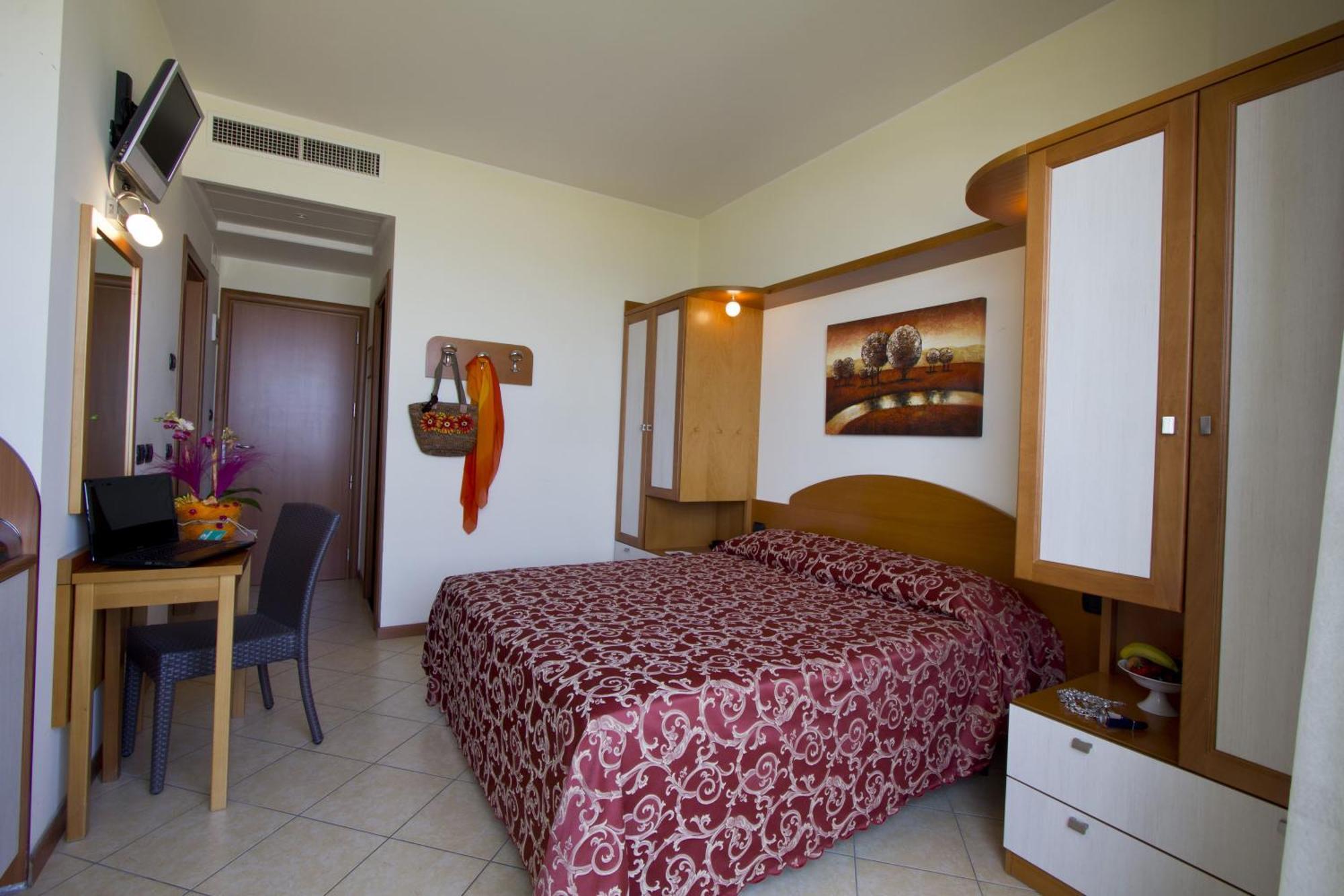 Hotel Palm Beach B&B Sea View Rimini Bagian luar foto