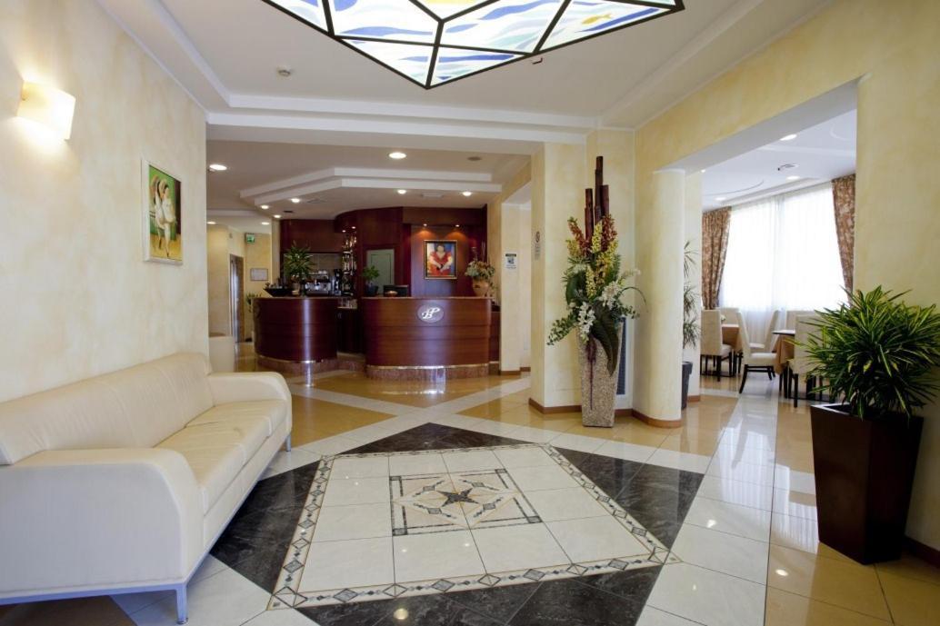 Hotel Palm Beach B&B Sea View Rimini Bagian luar foto